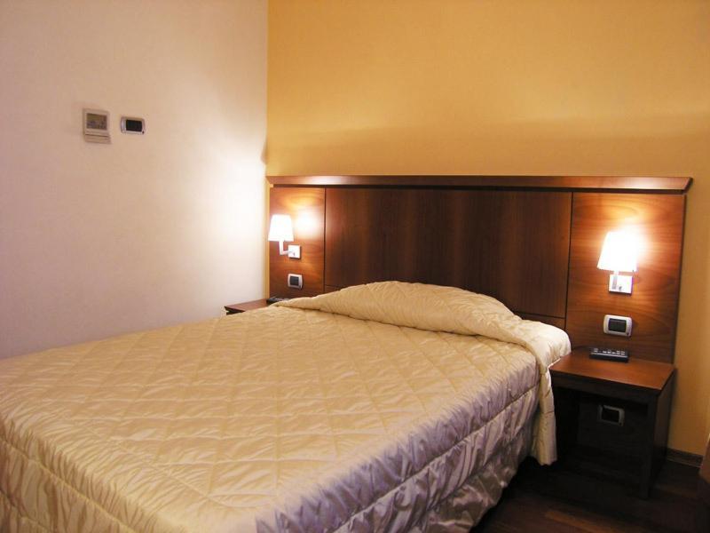 Dado Hotel International Parma Room photo