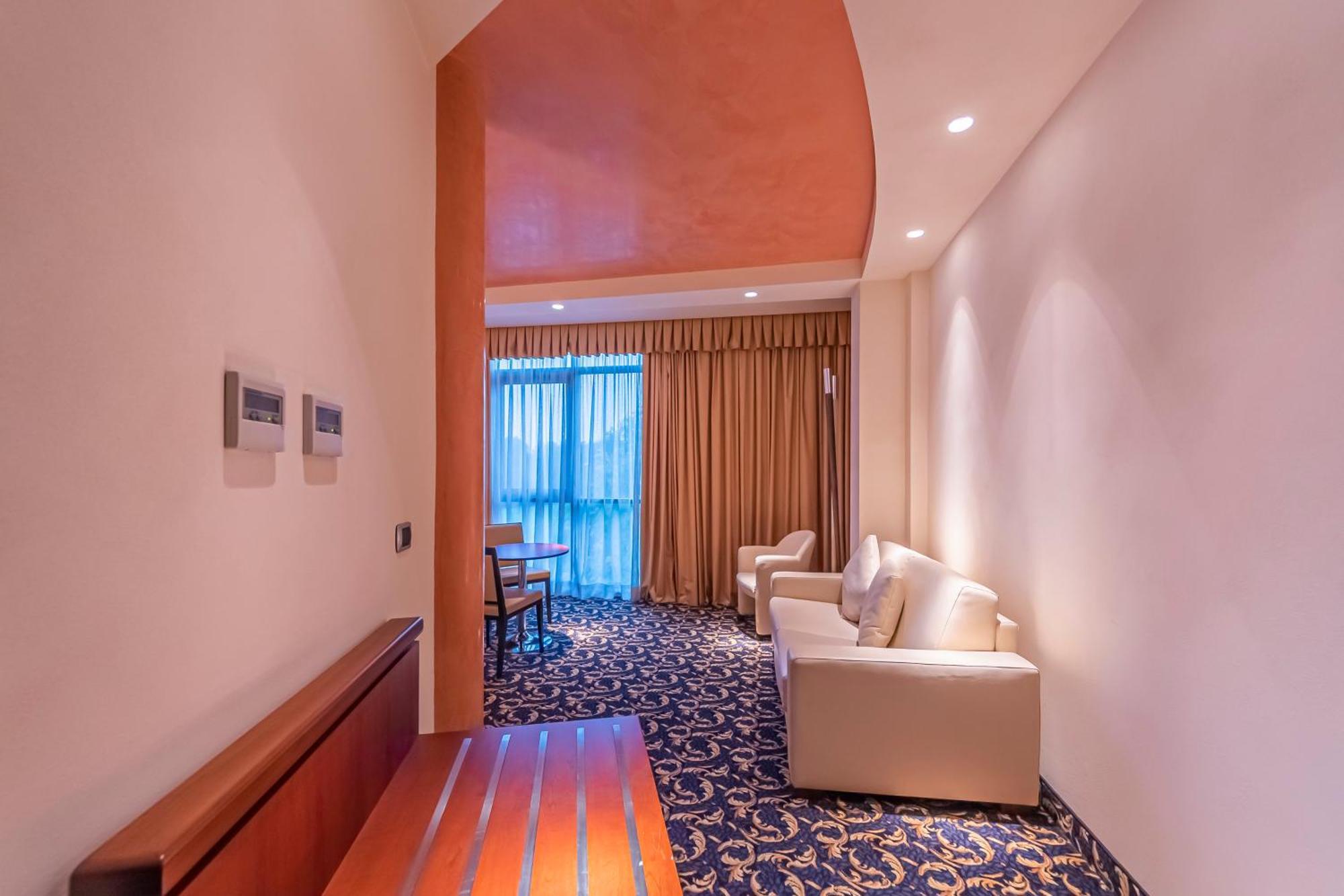 Dado Hotel International Parma Exterior photo