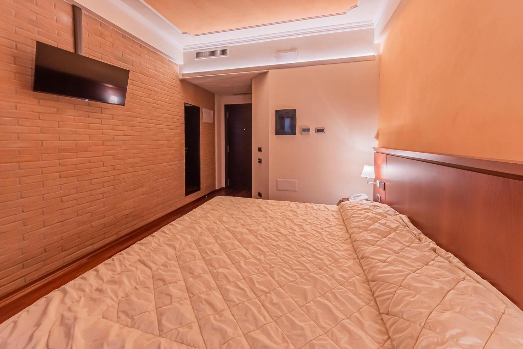Dado Hotel International Parma Exterior photo